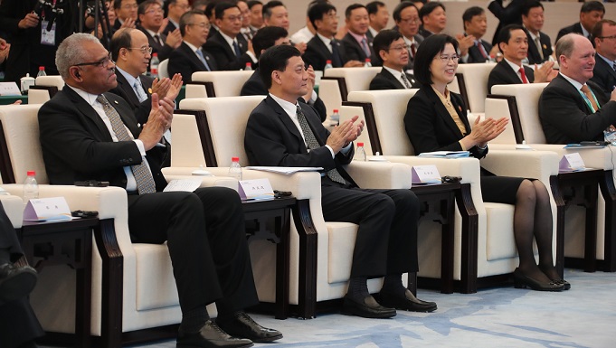國務院國資委主辦首屆進博會中央企業國際合作論壇 肖亞慶出席并致辭 沈瑩主持論壇 