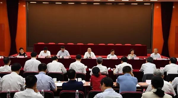 國資委與中央企業簽訂經營業績責任書，郝鵬強調要全力以赴穩增長切實發揮好“穩定器”作用